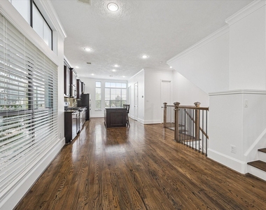 1110 W 25th Street - Photo Thumbnail 3