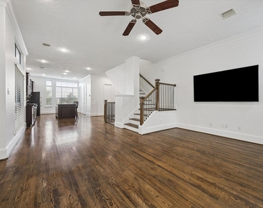 1110 W 25th Street - Photo Thumbnail 5