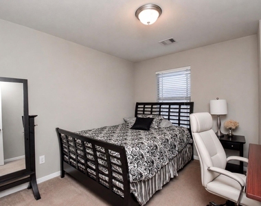 8207 Running Brook Lane - Photo Thumbnail 17