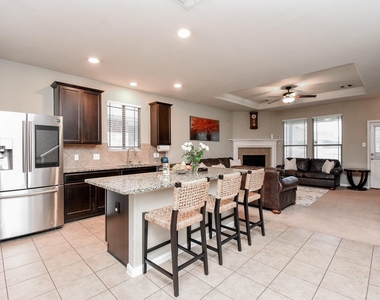 8207 Running Brook Lane - Photo Thumbnail 4