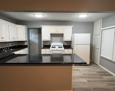 1603 W 8th Street - Photo Thumbnail 2