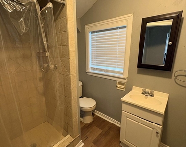 1603 W 8th Street - Photo Thumbnail 9