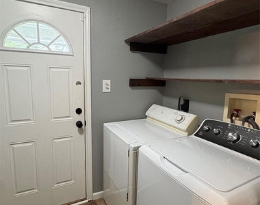 1603 W 8th Street - Photo Thumbnail 10