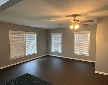 1603 W 8th Street - Photo Thumbnail 5