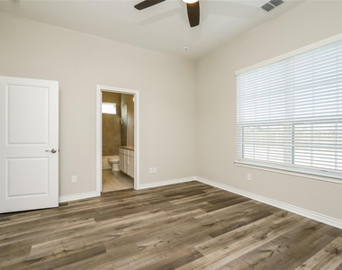 2417 Aurora Lane - Photo Thumbnail 12