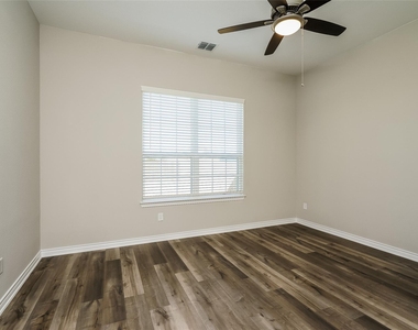 2417 Aurora Lane - Photo Thumbnail 11