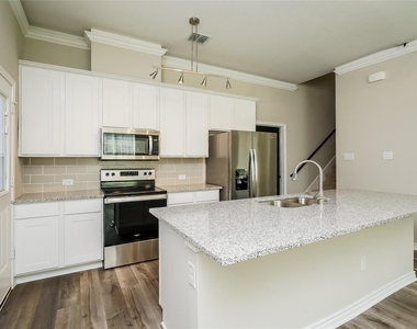 2417 Aurora Lane - Photo Thumbnail 3