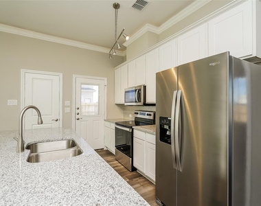 2417 Aurora Lane - Photo Thumbnail 4