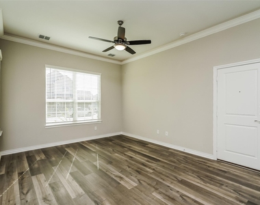 2417 Aurora Lane - Photo Thumbnail 10