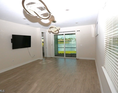 1028 Tranquil Brook Drive - Photo Thumbnail 3
