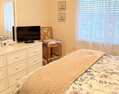 6945 Dennis Circle - Photo Thumbnail 6