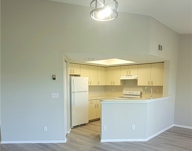 1390 Wildwood Lakes Boulevard - Photo Thumbnail 14