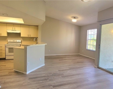 1390 Wildwood Lakes Boulevard - Photo Thumbnail 16