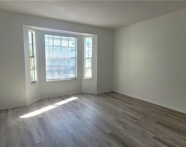 1390 Wildwood Lakes Boulevard - Photo Thumbnail 10