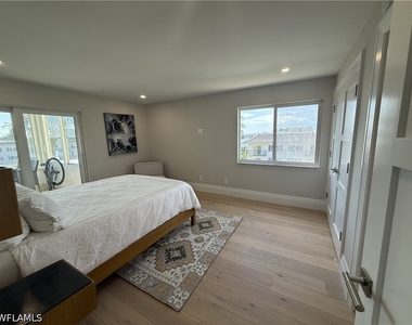 3410 Gulf Shore Boulevard N - Photo Thumbnail 11