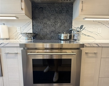3410 Gulf Shore Boulevard N - Photo Thumbnail 9