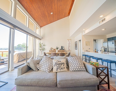 4006 Knollcrest Drive - Photo Thumbnail 3