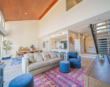 4006 Knollcrest Drive - Photo Thumbnail 2