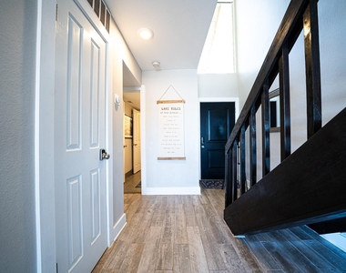 4006 Knollcrest Drive - Photo Thumbnail 21