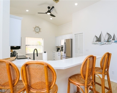 1394 Monarch Circle - Photo Thumbnail 14