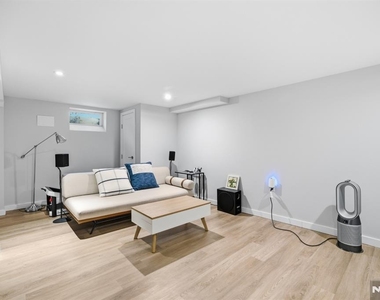 130 Surrey - Photo Thumbnail 21