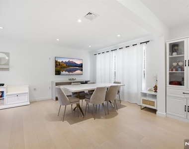 130 Surrey - Photo Thumbnail 6