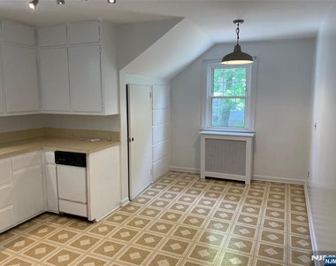 222 Glen - Photo Thumbnail 4