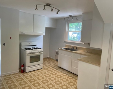 222 Glen - Photo Thumbnail 5