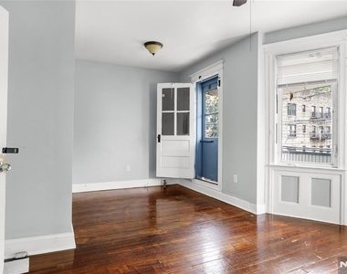 564 Sanford - Photo Thumbnail 3