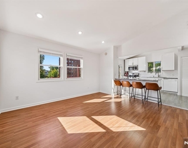 164 Washington - Photo Thumbnail 11