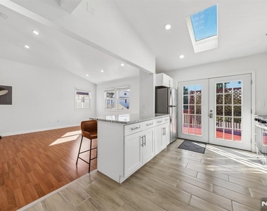 164 Washington - Photo Thumbnail 14