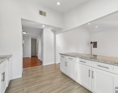 164 Washington - Photo Thumbnail 10