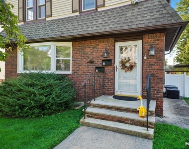 164 Washington - Photo Thumbnail 3