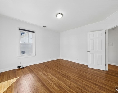 164 Washington - Photo Thumbnail 24
