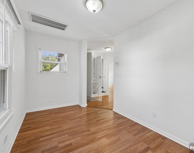 164 Washington - Photo Thumbnail 7