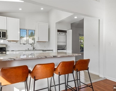 164 Washington - Photo Thumbnail 15