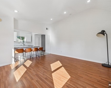164 Washington - Photo Thumbnail 12