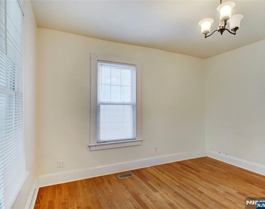60 Montague - Photo Thumbnail 12