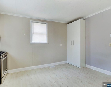 60 Montague - Photo Thumbnail 6