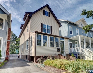 60 Montague - Photo Thumbnail 1