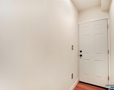 60 Montague - Photo Thumbnail 13