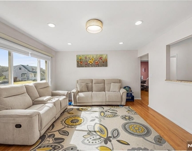 813 Morton - Photo Thumbnail 4