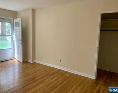 208 Washington - Photo Thumbnail 1