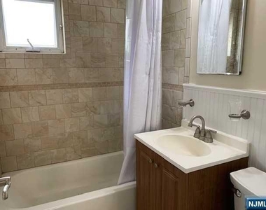 208 Washington - Photo Thumbnail 7