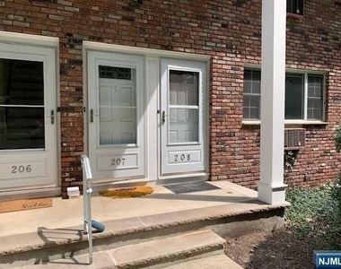 208 Washington - Photo Thumbnail 10