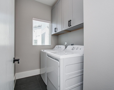 2407 Anita Street - Photo Thumbnail 18