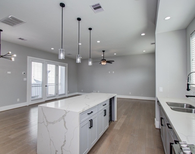 2407 Anita Street - Photo Thumbnail 4