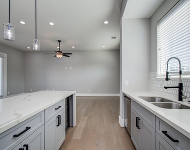 2407 Anita Street - Photo Thumbnail 12