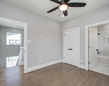 2407 Anita Street - Photo Thumbnail 16