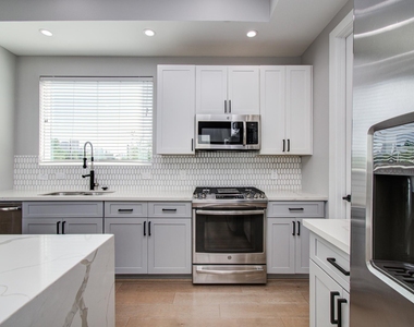 2407 Anita Street - Photo Thumbnail 13